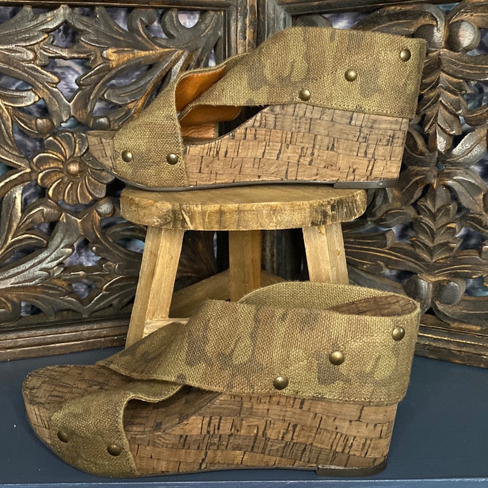 Lucky Brand- Miller 2 Camo Wedge Platform Sandal